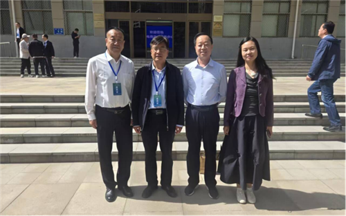 参加新阶层大会合影