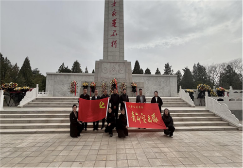 烈士陵园敬献花圈